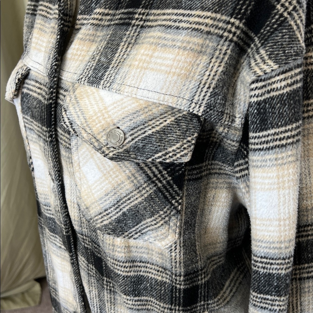 RSQ neutral color shacket relaxed fit plaid medium flannel pockets - Picture 3 of 11